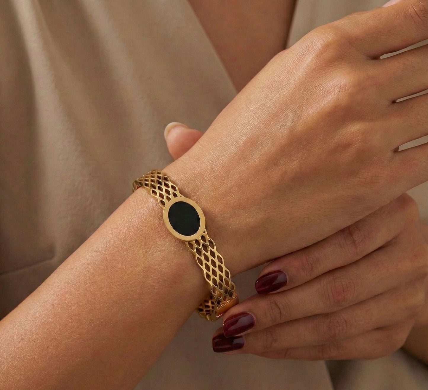Onyx Lattice Gold Bracelet