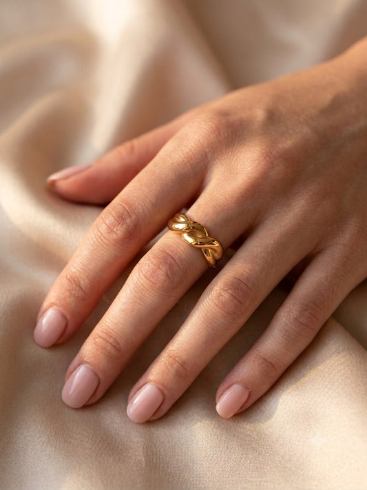 Serene Loop Ring