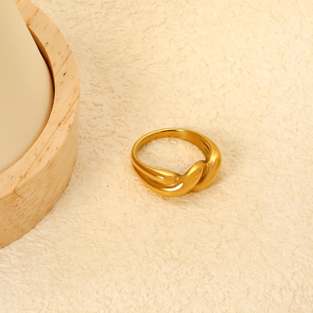 Serene Loop Ring